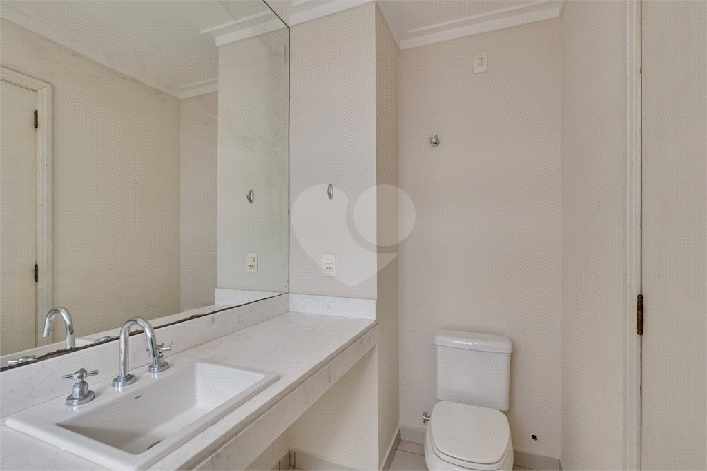 Casa de Vila à venda ou para alugar com 3 suítes em Alto da Boa Vista, São Paulo, SP