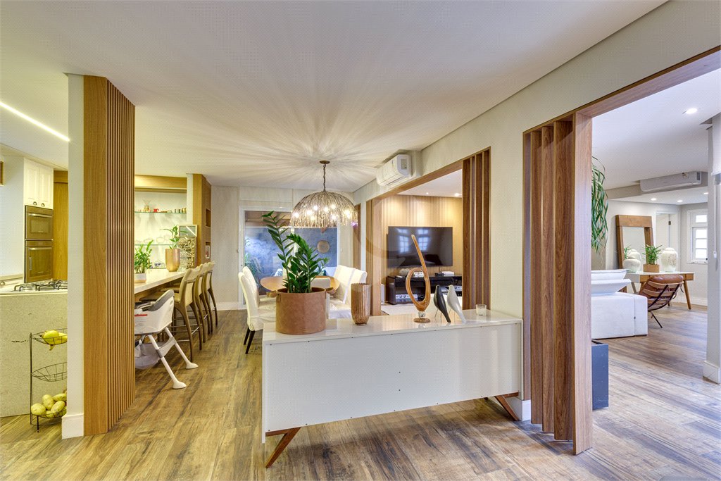 Casa à venda com 5 quartos, sendo 3 suítes, em Alto da Boa Vista, São Paulo, SP