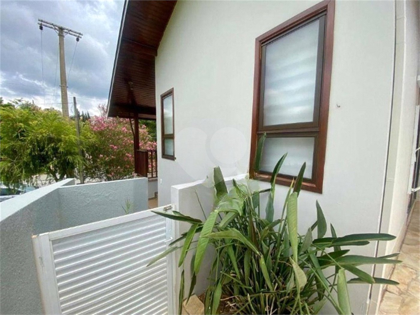 Casa à venda com 3 quartos, sendo 1 suíte, no condomínio Recanto dos Paturis, Vinhedo - SP