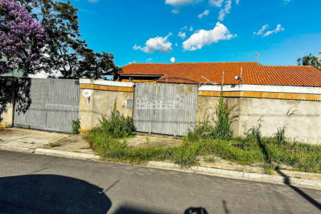 Casa à venda com 4 suítes em Vila Petrópolis, Atibaia, SP