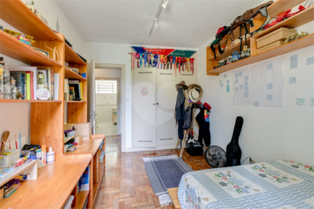 Casa Térrea à venda ou para alugar com 5 quartos, sendo 2 suítes,  em Jardim Prudência, São Paulo, SP
