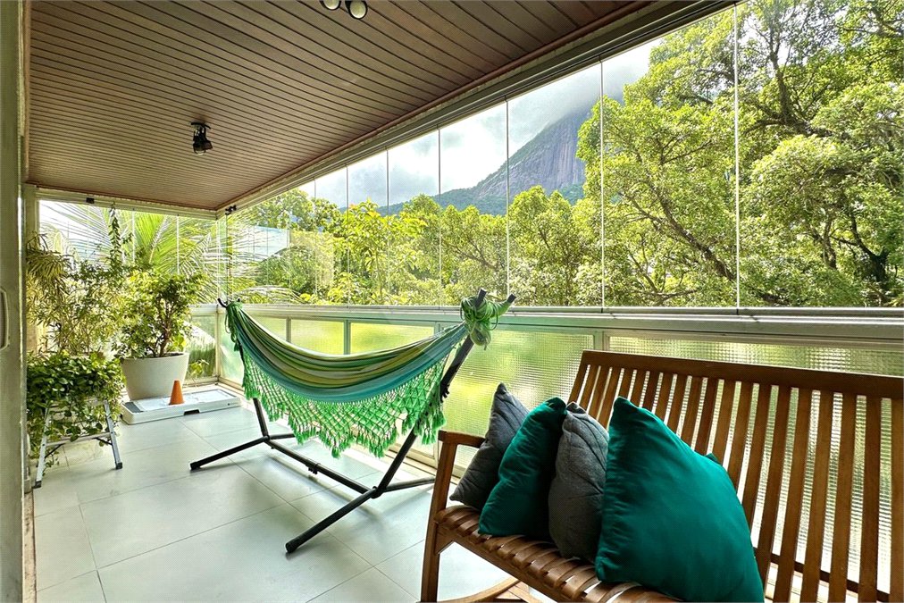 Apartamento à venda com 3 quartos, sendo 1 suíte, em Lagoa, Rio de Janeiro, RJ