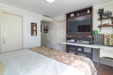 Casa à venda com 5 quartos, sendo 4 suítes, em Alto da Lapa, São Paulo, SP