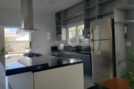 Casa à venda com 3 suítes no condomínio Residencial Veredas, Mogi das Cruzes - SP