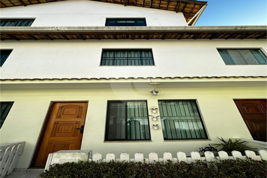Casa à venda com 3 quartos, sendo 1 suíte, no condomínio Residencial Jardim das Palmas, São Paulo - SP