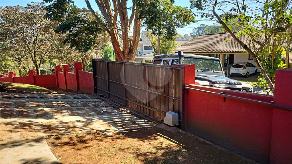 Casa à venda com 4 quartos, sendo 3 suítes, no condomínio Residncial Euroville, Carapicuíba - SP