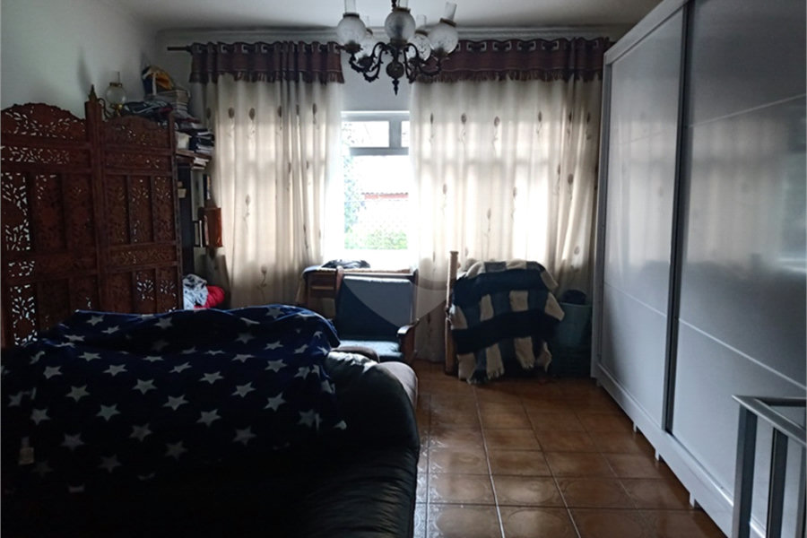 Sobrado à venda com 8 quartos, sendo 2 suítes, em Parada Inglesa, São Paulo, SP