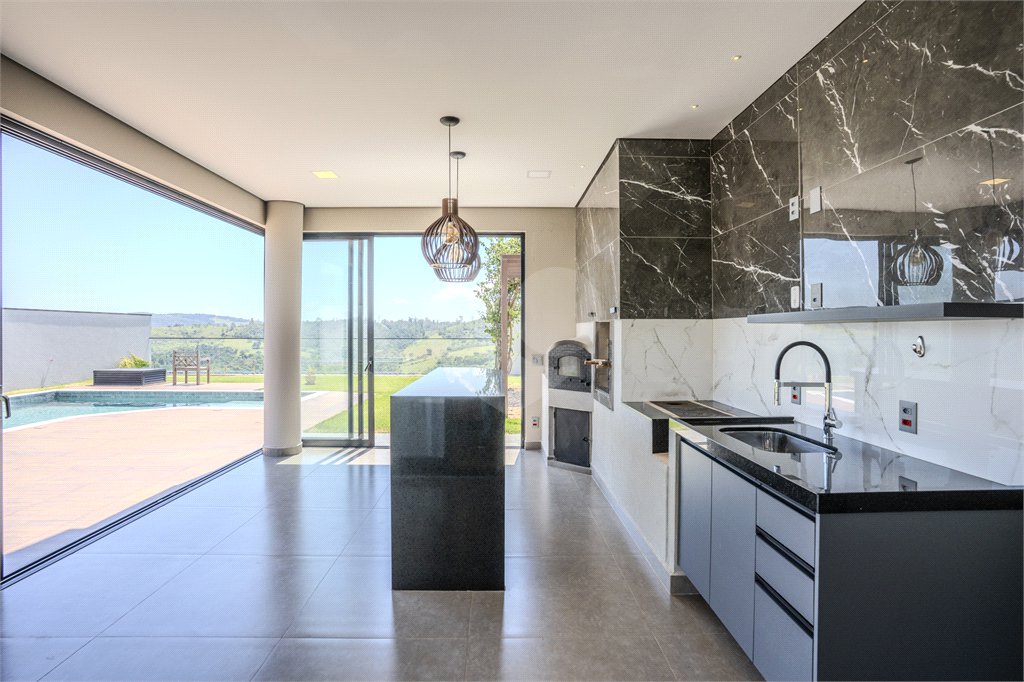 Casa à venda ou para alugar com 4 suítes no condomínio Campo de Toscana, Vinhedo - SP