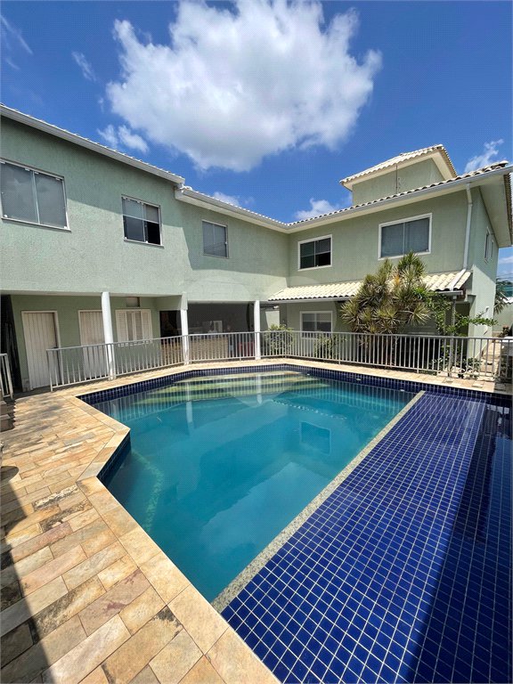 Casa à venda com 5 quartos, sendo 1 suíte, no condomínio Residencial Green Ville, Rio de Janeiro - RJ