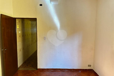Sobrado à venda com 4 quartos, sendo 1 suíte, em Vila Amorim, Suzano, SP
