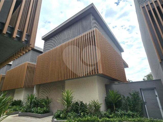 Casa à venda com 4 suítes no condomínio Plm 875, São Paulo - SP
