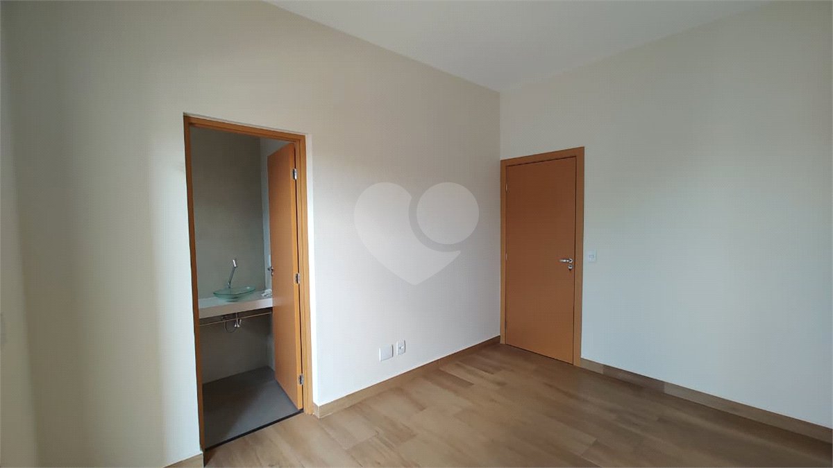 Casa de Vila à venda com 3 quartos, sendo 1 suíte,  em Éden, Sorocaba, SP