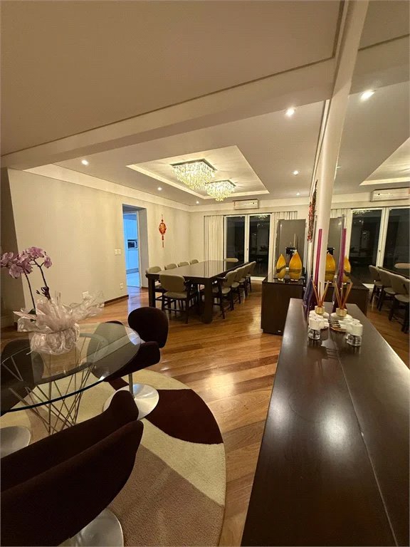 Casa à venda com 4 suítes no condomínio East Village, São Paulo - SP