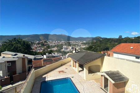 Casa à venda com 4 quartos, sendo 2 suítes,  em Jardim do Lago, Atibaia, SP