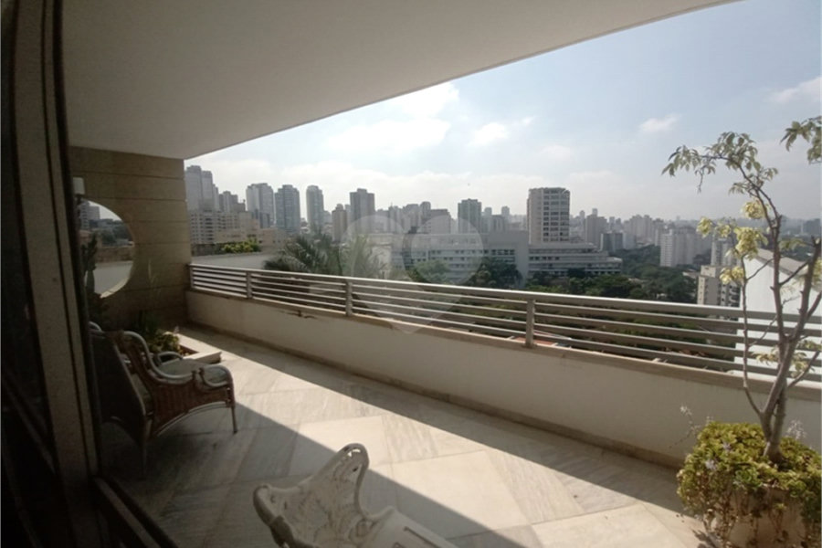 Sobrado à venda com 5 suítes em Santana, São Paulo, SP