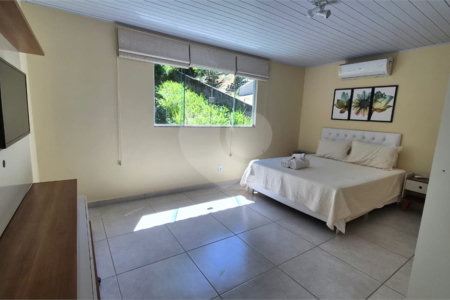 Casa à venda com 6 quartos, sendo 4 suítes, em Ferradura, Armação dos Búzios, RJ
