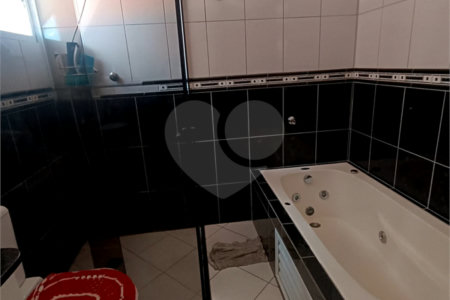 Sobrado à venda com 3 suítes em Vila Nivi, São Paulo, SP