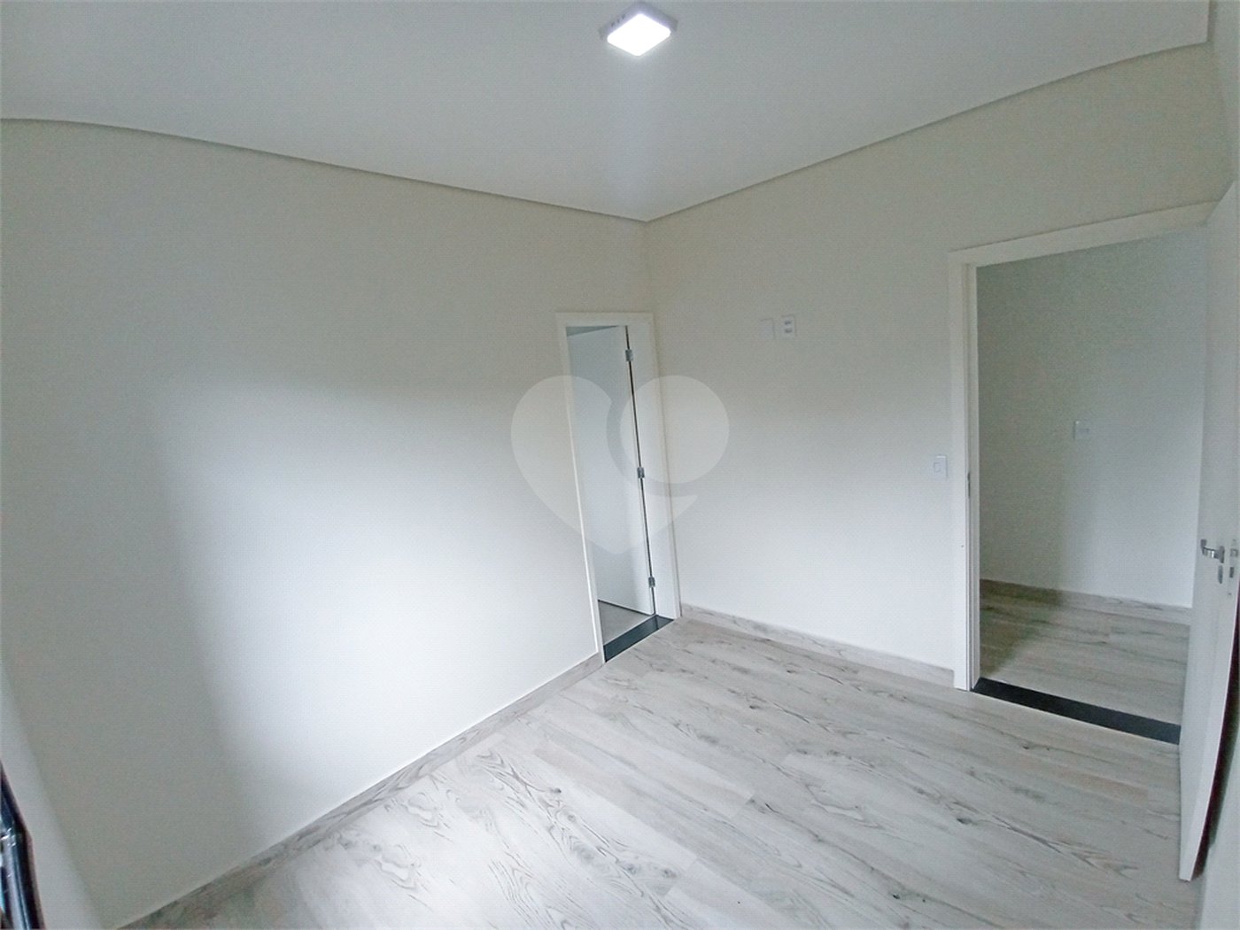 Casa à venda com 3 suítes no condomínio Reserva dos Jatobás, Louveira - SP