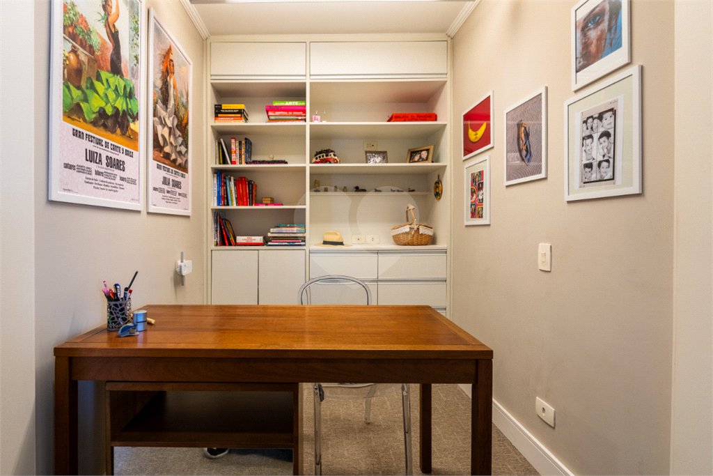 Apartamento à venda com 3 quartos, sendo 1 suíte, em Moema, São Paulo, SP