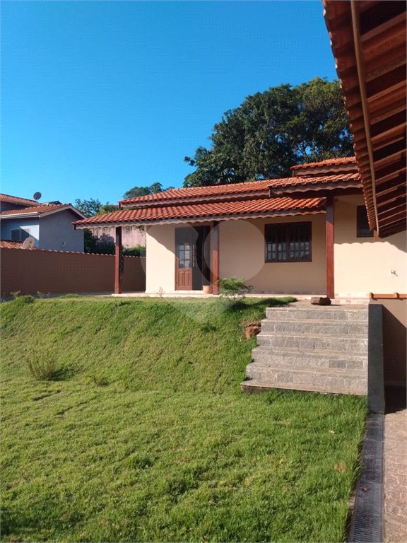 Casa à venda com 3 quartos, sendo 1 suíte, no condomínio Marf Ii, Bom Jesus dos Perdões - SP