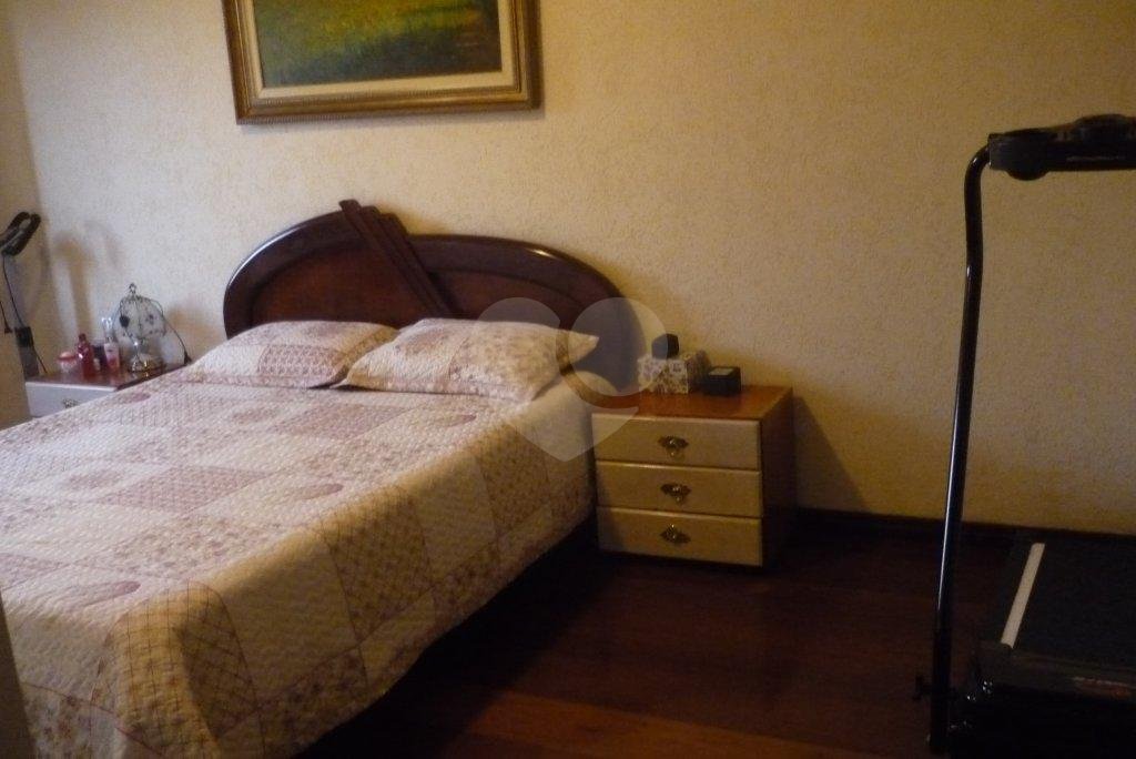 Sobrado à venda com 4 quartos, sendo 2 suítes, em Vila Paulicéia, São Paulo, SP