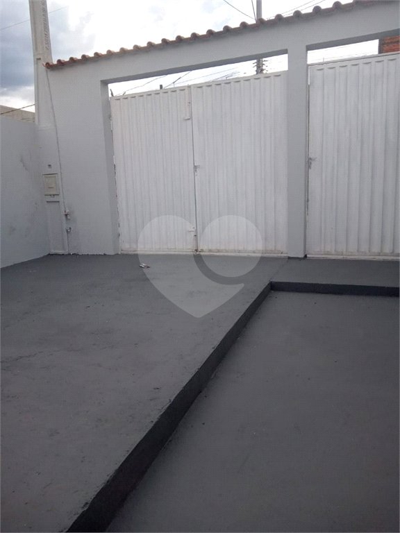 Casa à venda com 2 quartos, sendo 1 suíte, no Centro, Mairinque, SP