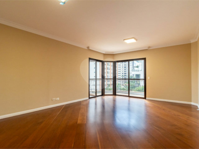 Apartamento à venda com 3 quartos, sendo 1 suíte,  em Brooklin, São Paulo, SP