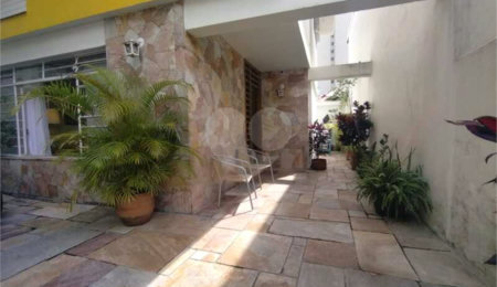Sobrado à venda com 3 quartos, sendo 1 suíte, em Brooklin Paulista, São Paulo, SP