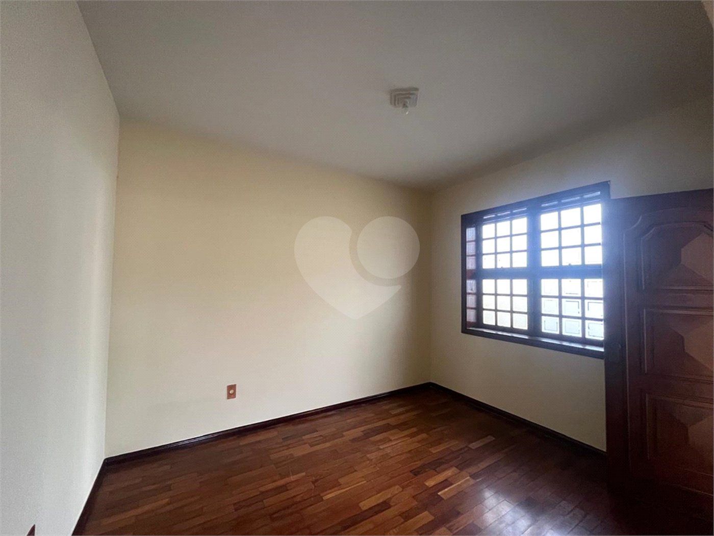 Casa à venda com 5 quartos, sendo 1 suíte, no Centro, Itapetininga, SP