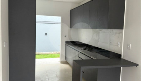 Casa à venda com 3 quartos, sendo 1 suíte,  em Jardim das Bandeiras, Mogi das Cruzes, SP