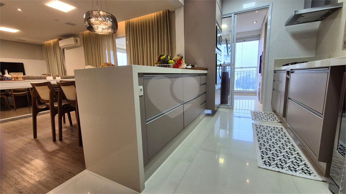 Apartamento à venda com 3 quartos, sendo 1 suíte,  em Jardim Arpoador, São Paulo, SP