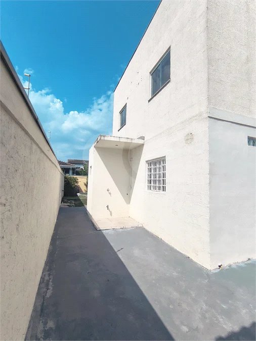 Casa com Suíte Master, Closet, Piscina e Espaço Gourmet Próxima ao Parque Ecológico- 03 quartos -com quintal