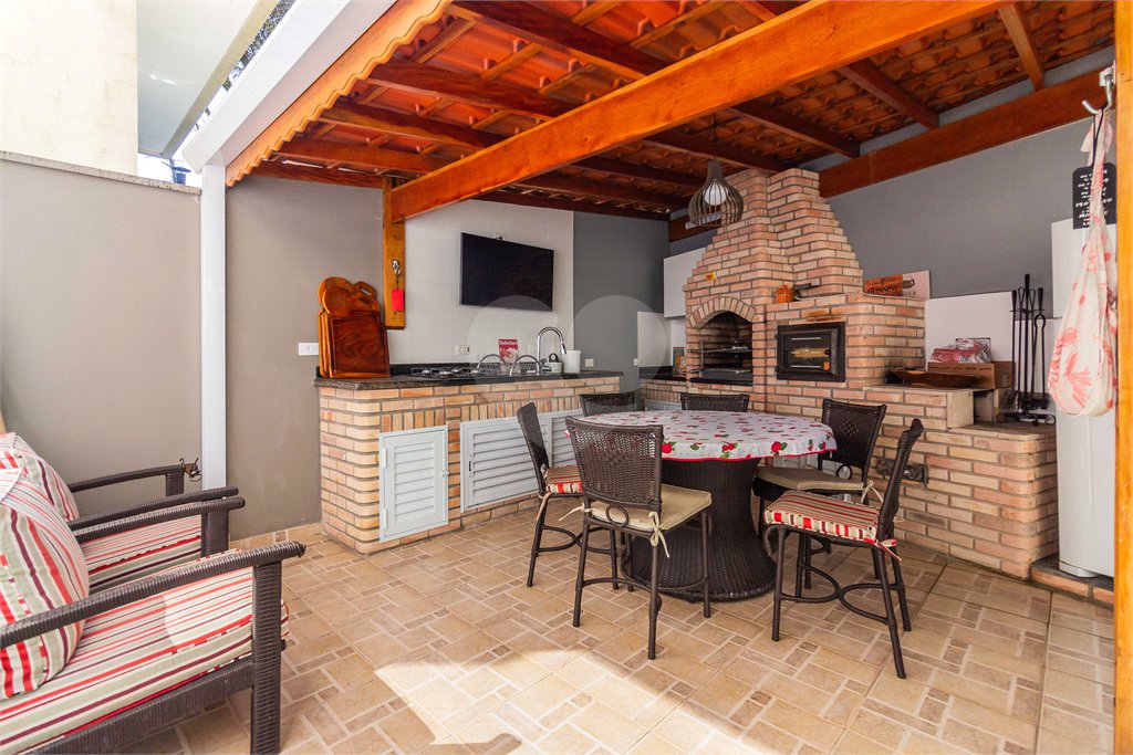 Casa à venda com 4 quartos, sendo 2 suítes, no condomínio Domus, São Paulo - SP