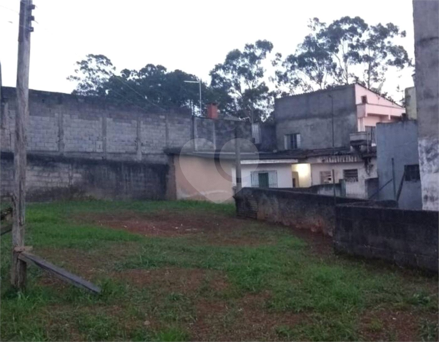 Casa à venda com 3 quartos em Jardim Indaiá, Poá, SP