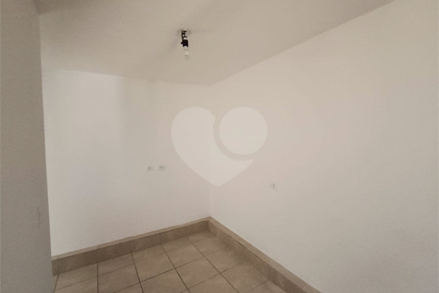 Casa para alugar com 1 quarto no condomínio Cond R Claudio Rodrigues Lopes, São Paulo - SP