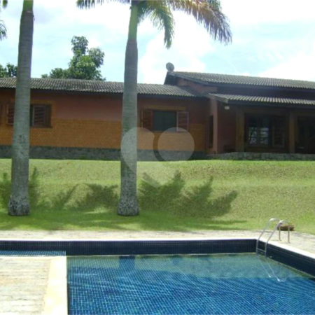 Casa à venda com 5 quartos, sendo 3 suítes, no condomínio Estância Marambaia, Vinhedo - SP