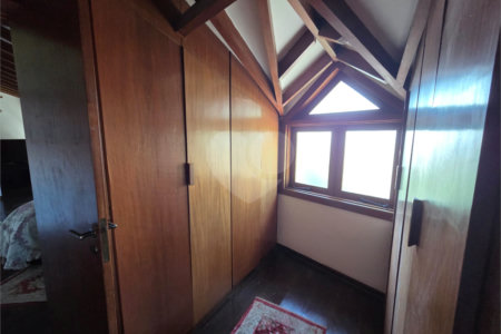 Casa à venda com 4 quartos, sendo 2 suítes, em Cidade São Francisco, São Paulo, SP
