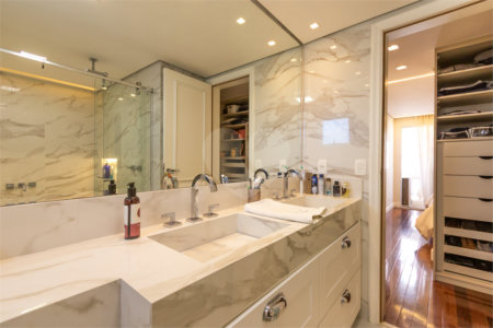 Apartamento à venda com 3 quartos, sendo 1 suíte,  em Vila Uberabinha, São Paulo, SP