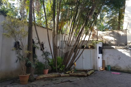 Sobrado à venda com 4 quartos, sendo 2 suítes, em Jardim Marajoara, São Paulo, SP