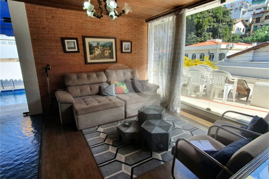 Sobrado à venda com 5 quartos, sendo 3 suítes, em Tremembé, São Paulo, SP