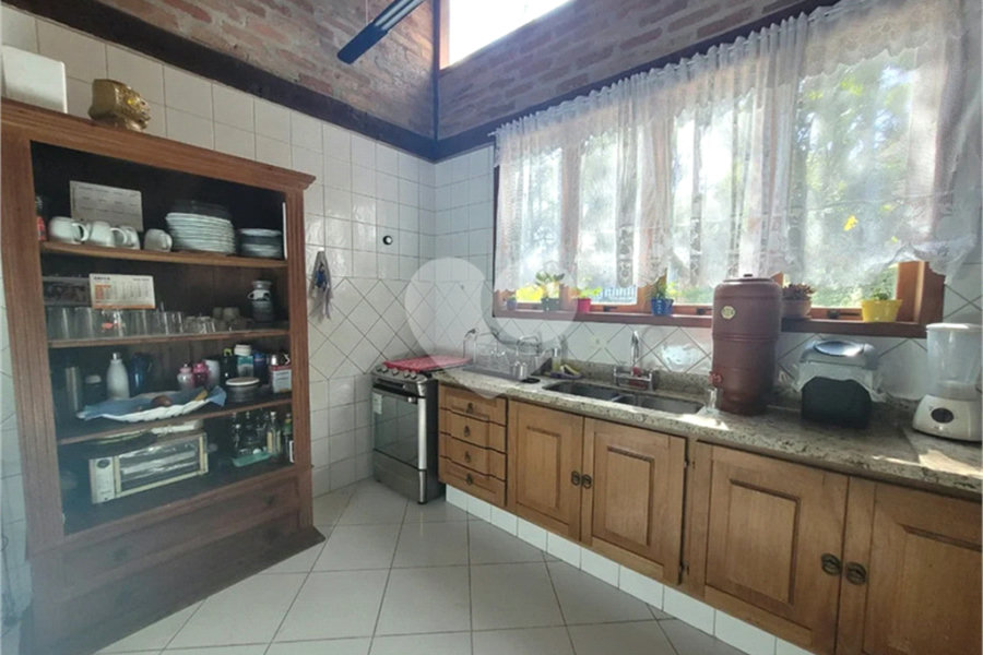 Casa à venda com 3 quartos, sendo 1 suíte,  no condomínio Residencial Bosque da Serra, Mairiporã - SP