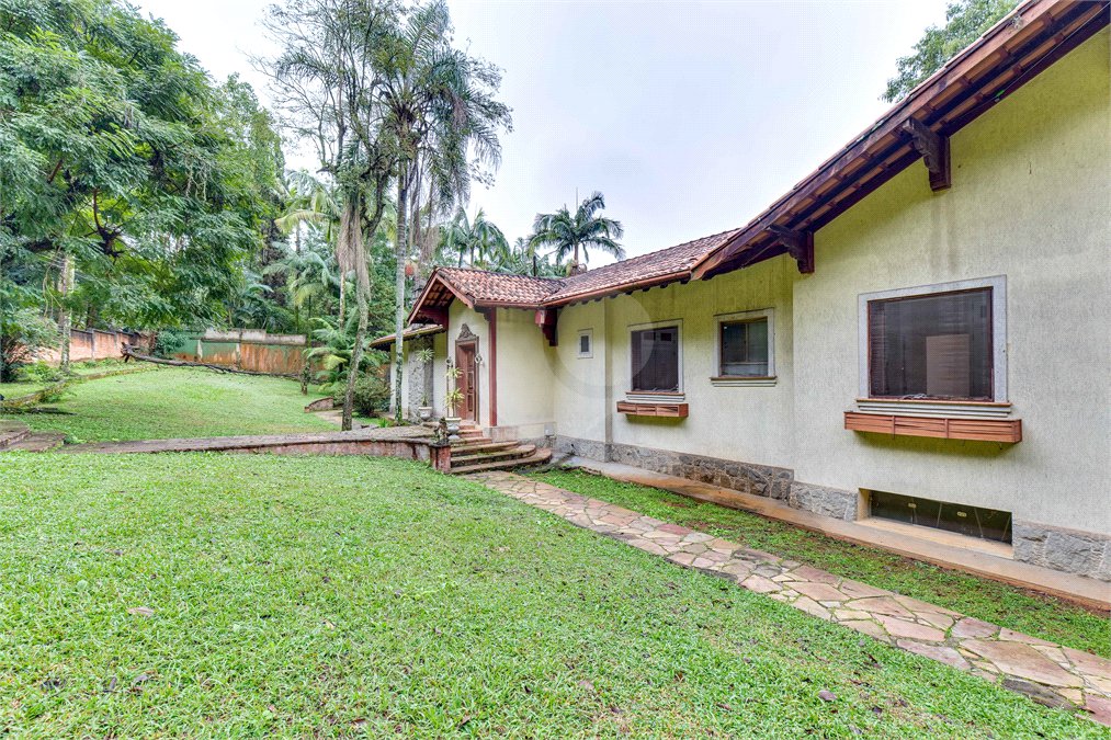 Casa à venda com 5 suítes no condomínio Chácara Flora, São Paulo - SP