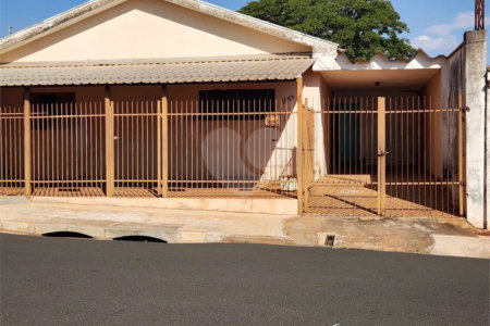 Casa à venda com 2 quartos no Centro, Araraquara, SP