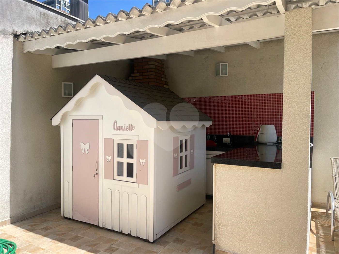 Casa à venda com 4 quartos, sendo 2 suítes,  no condomínio Village Place, São Paulo - SP