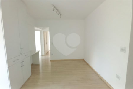 Apartamento à venda com 3 quartos, sendo 1 suíte,  em Vila Indiana, São Paulo, SP