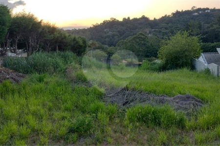 Terreno de 1000 m² Localizado Jardim Estância Brasil em Atibaia-SP.