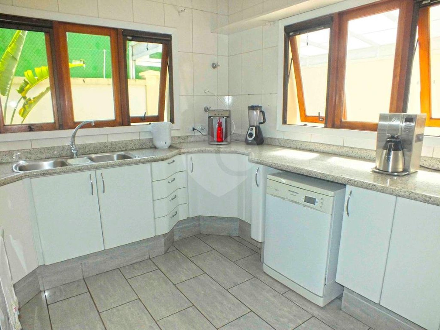 Casa à venda com 5 suítes no condomínio Vilaggio Monte Alegre, São Paulo - SP
