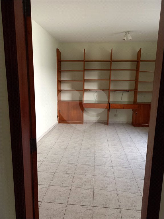 Sobrado à venda com 5 quartos, sendo 2 suítes,  em Tremembé, São Paulo, SP