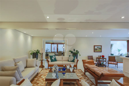 Casa à venda com 6 suítes em Jardim Cordeiro, São Paulo, SP