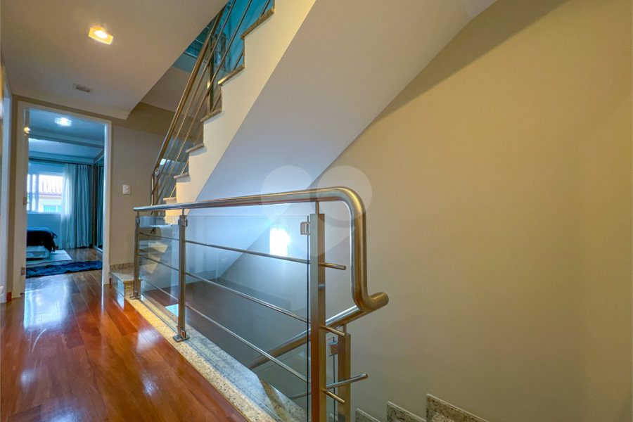Casa à venda com 4 quartos, sendo 2 suítes,  no condomínio Floradas da Serra, São Paulo - SP